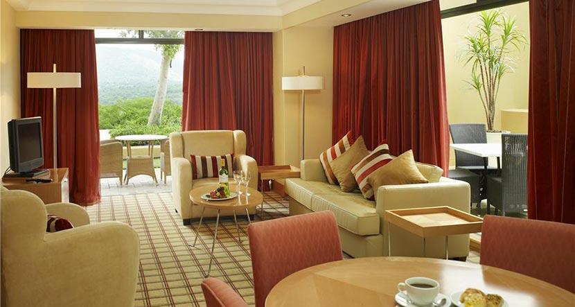 hotel-luxury-suite-lounge.jpg